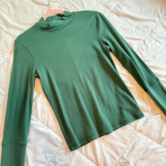 Free People Green Fitted Ribbed Long Sleeve Top EUC Light Weight Women’s Large - Picture 3 of 6
